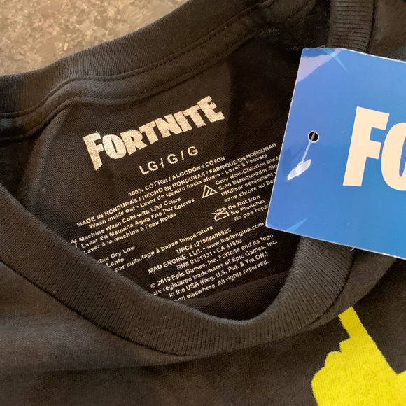 BNWT Kids Short Sleeve Fortnite Tee! - Picture 3 of 3